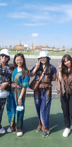 ทริปพาเที่ยวชมวัดพระแก้วใกล้กับท้องสนามหลวงรีวิวภาพสวย