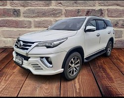 🚙 2. รถ SUV All New Fortuner  โดดเด่นเรื่องความหรูหรา แข็งแรง และสมรรถนะสูง ขับขี่ได้มั่นใจทั้งในเมืองและต่างจังหวัด รองรับทุกสภาพถนน พร้อมพื้นที่กว้างสำหรับครอบครัวหรือกลุ่มเพื่อน เพิ่มความสะดวกสบายและปลอดภัยตลอดการเดินทาง